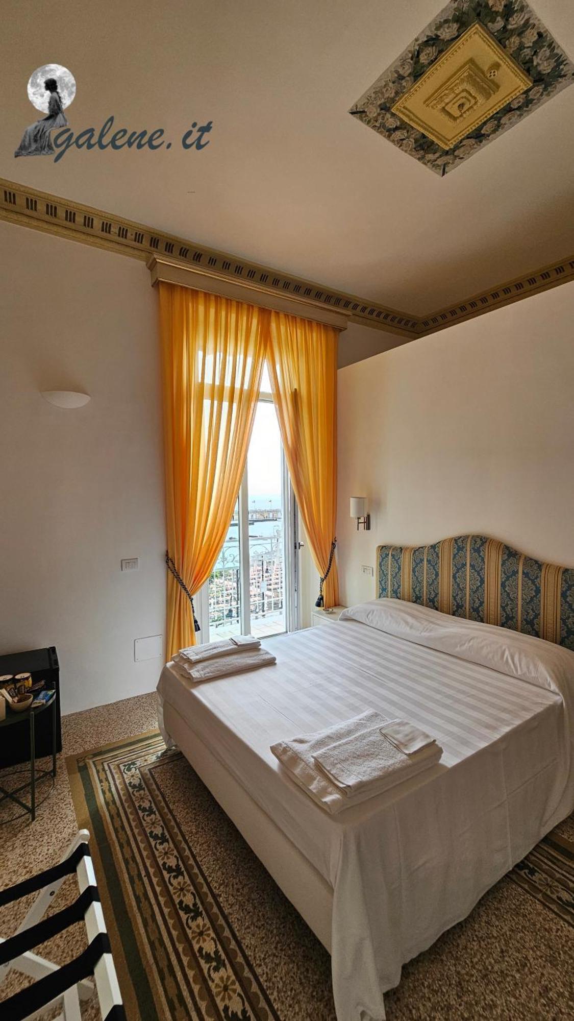Galene - Beachfront In Costa D'Amalfi Maiori Zewnętrze zdjęcie
